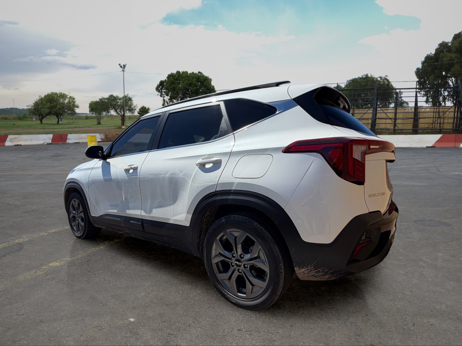 Used 2024 Kia Seltos S FWD image 4