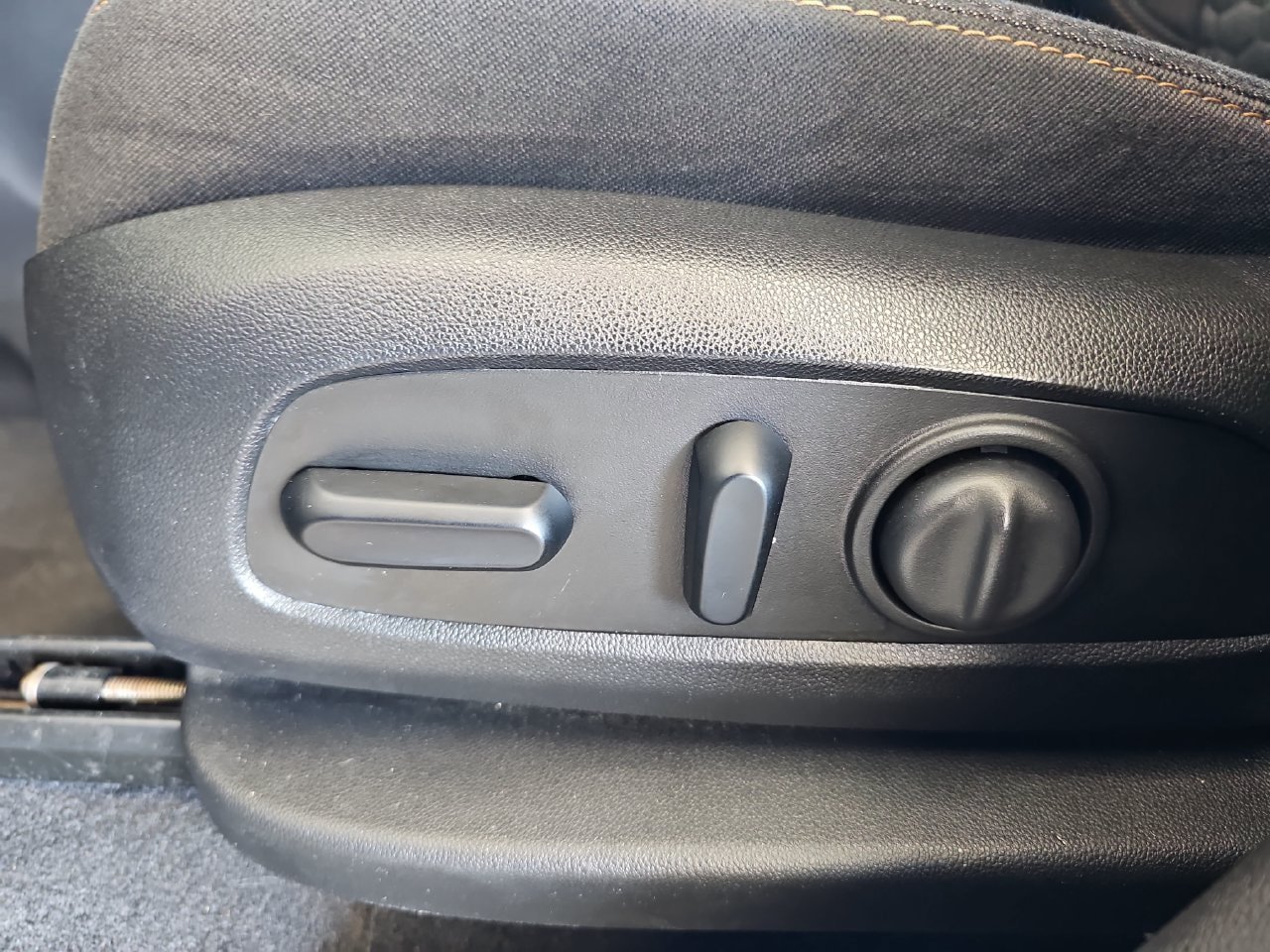 Used 2020 Chevrolet Equinox LT FWD image 33