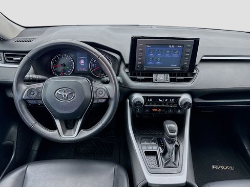 Used 2020 Toyota RAV4 XLE Premium image 15