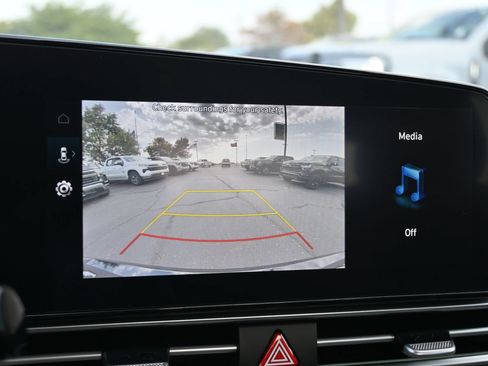 Used 2024 Hyundai Elantra Blue FWD image 13
