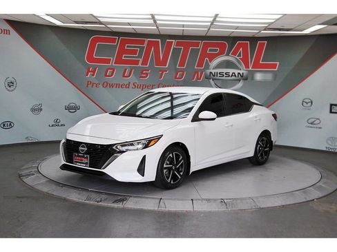Used 2024 Nissan Sentra SV FWD image 2