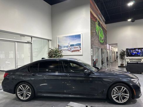 Used 2018 BMW 750i RWD image 25