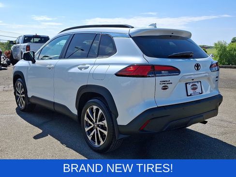 Used 2024 Toyota Corolla Cross XLE w/ Convenience Package AWD/4WD image 5