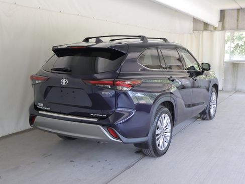 Used 2025 Toyota Highlander Platinum AWD/4WD image 6