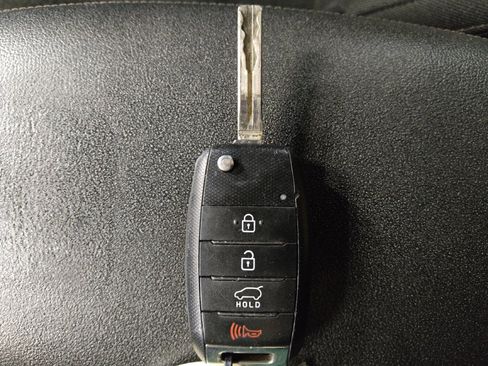 Used 2018 Kia Soul + FWD image 32