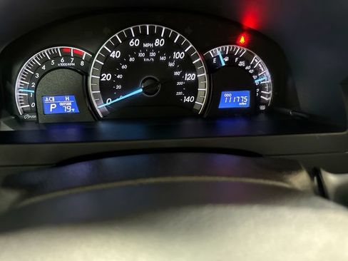 Used 2014 Toyota Camry SE FWD image 11