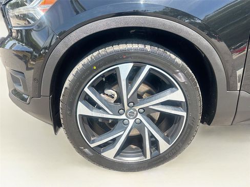 Used 2019 Volvo XC40 T5 R-Design AWD/4WD image 32