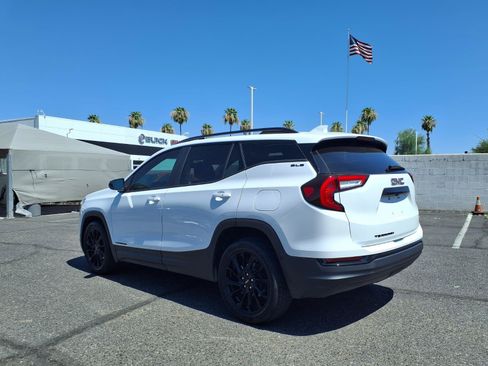 Used 2023 GMC Terrain SLE w/ Driver Convenience Package FWD image 8