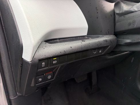 Used 2025 Toyota Sienna LE FWD image 5