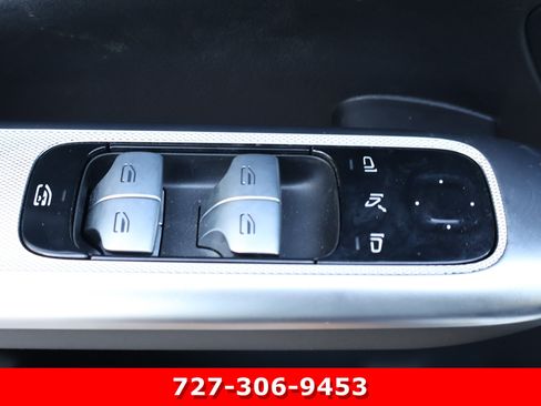 Used 2025 Mercedes-Benz GLC 300 4MATIC image 16