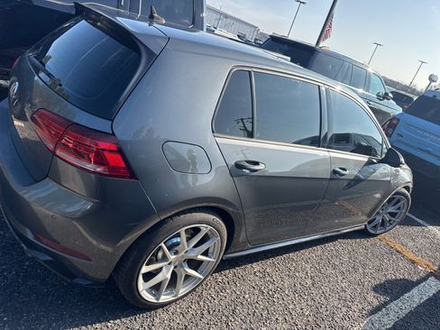 Used 2018 Volkswagen Golf R 4-Door image 8