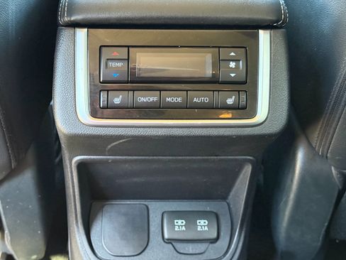 Used 2022 Subaru Ascent Limited image 22