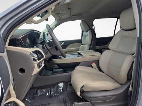 Used 2024 Lincoln Navigator Premiere AWD/4WD image 15