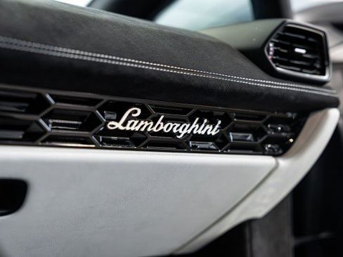 Used 2023 Lamborghini Huracan Tecnica RWD image 45