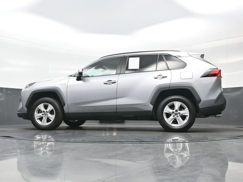 Used 2021 Toyota RAV4 XLE AWD/4WD image 26