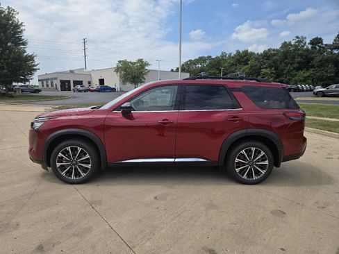 New 2026 Nissan Pathfinder Platinum AWD/4WD image 5