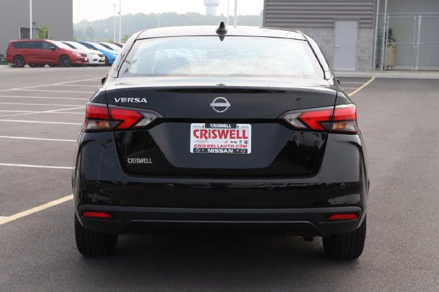 Used 2025 Nissan Versa SV FWD image 5