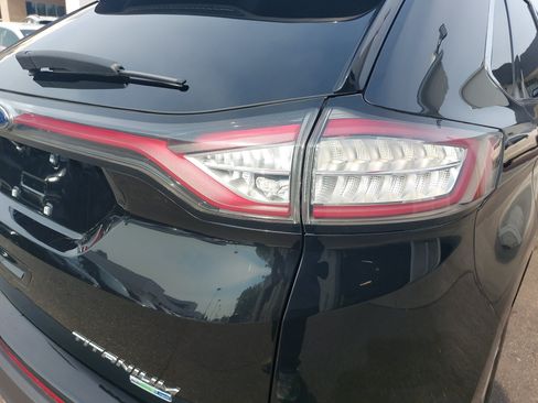 Used 2018 Ford Edge Titanium w/ Technology Package AWD/4WD image 35