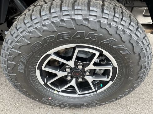 New 2026 Jeep Gladiator Rubicon w/ Steel Bumper Group AWD/4WD image 4