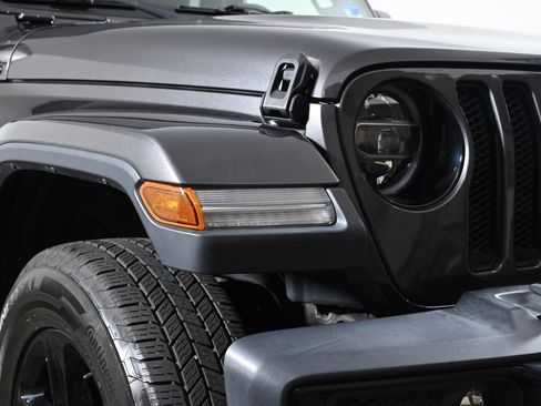 Used 2020 Jeep Wrangler Unlimited Sahara AWD/4WD image 8
