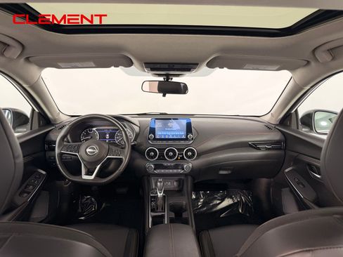 Used 2025 Nissan Sentra SR w/ SR Premium Package FWD image 27