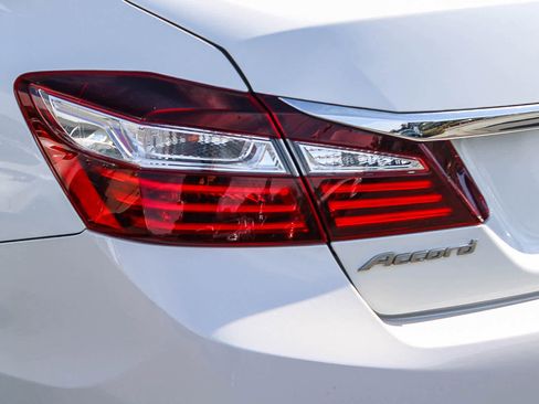 Used 2017 Honda Accord LX image 7