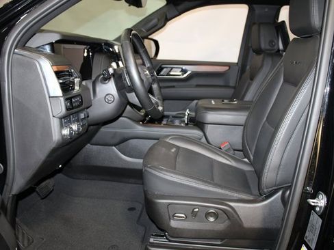 Used 2025 GMC Yukon Denali w/ Advanced Technology Package image 7