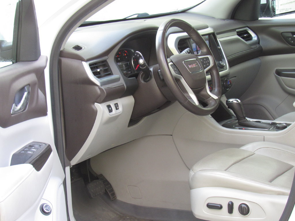 Used 2017 GMC Acadia SLT AWD/4WD image 10