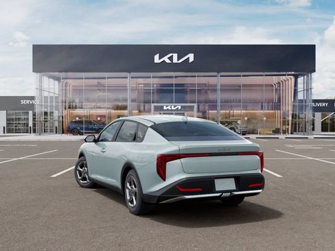 New 2026 Kia K4 FWD image 4