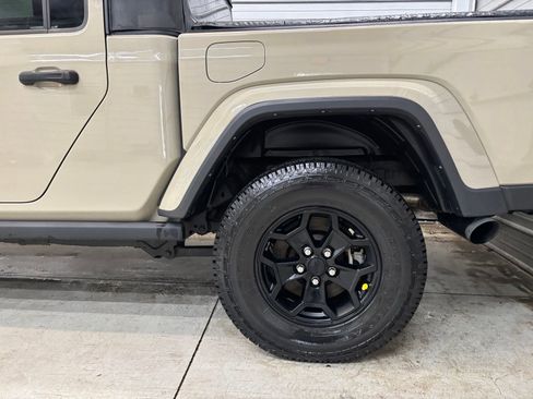 Used 2022 Jeep Gladiator Sport AWD/4WD image 6