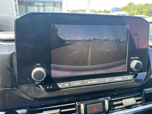 Used 2025 Nissan Pathfinder SV AWD/4WD image 21