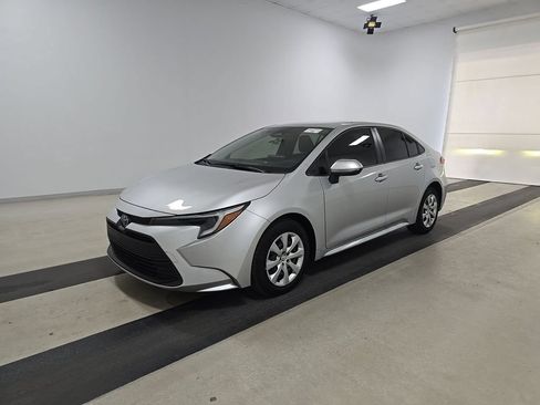 Used 2025 Toyota Corolla LE w/ Convenience Package FWD image 3