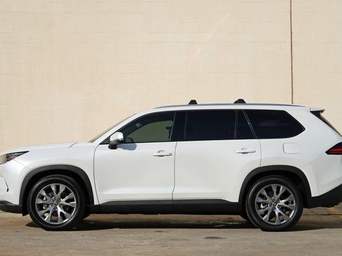 Used 2024 Toyota Grand Highlander FWD image 9