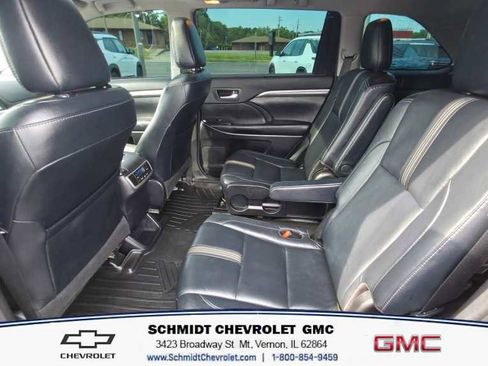 Used 2018 Toyota Highlander SE FWD image 12