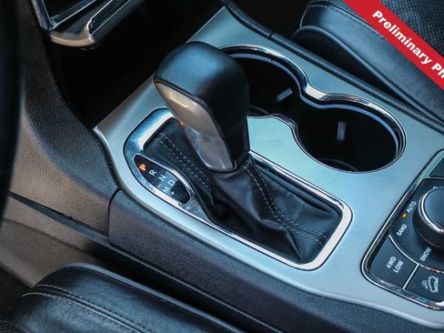 Used 2019 Jeep Grand Cherokee Overland AWD/4WD image 16