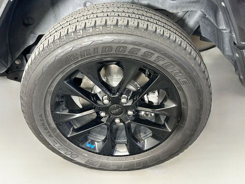 Used 2023 Jeep Wrangler Sahara image 11