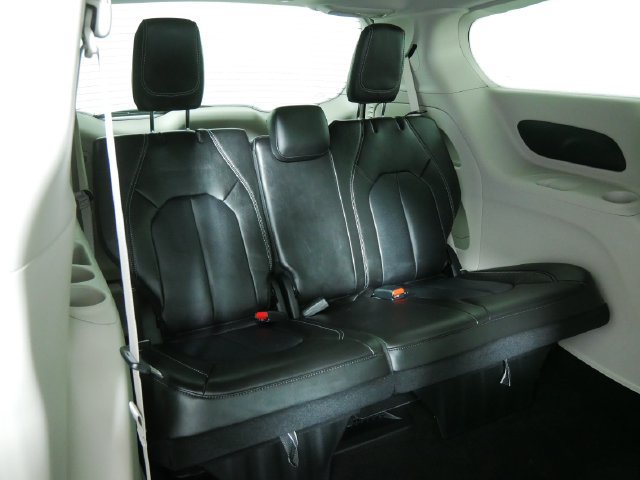 Used 2024 Chrysler Pacifica Touring-L AWD/4WD image 15