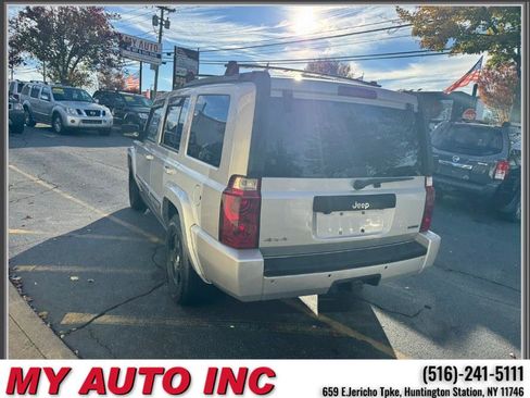 Used 2010 Jeep Commander Sport w/ Sun/Sound Group image 6