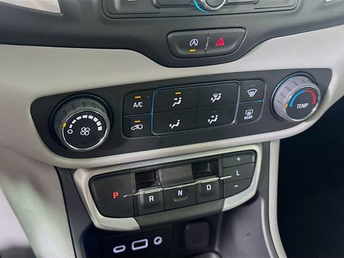 Used 2024 GMC Terrain SLE image 22