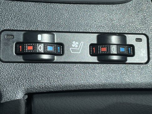 Used 2015 Toyota Highlander Limited AWD/4WD image 24