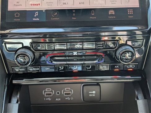 Used 2023 Jeep Grand Cherokee Limited w/ Black Appearance Package image 20