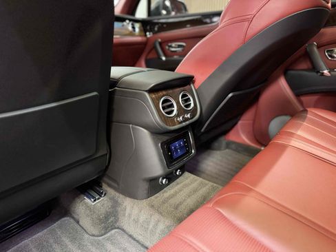Used 2018 Bentley Bentayga AWD/4WD image 50