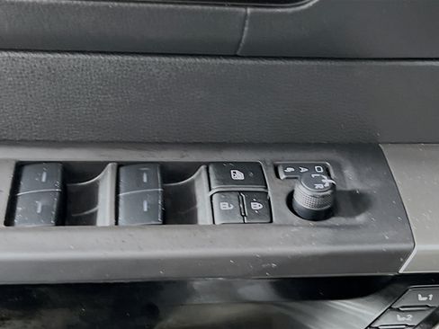 Used 2024 Toyota Tundra Limited AWD/4WD image 17