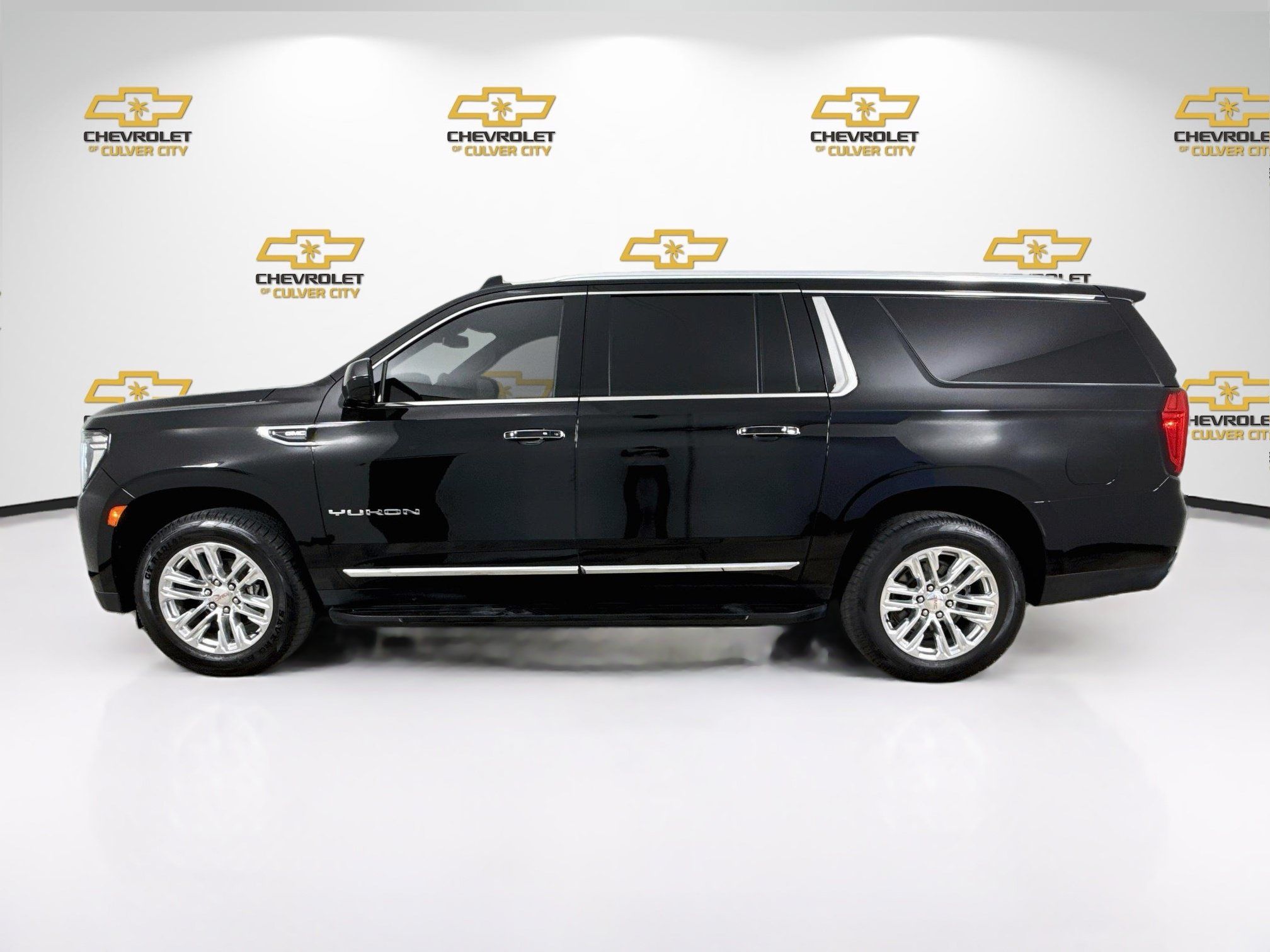 Used 2023 GMC Yukon XL SLT RWD image 5