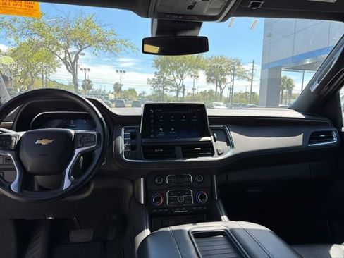 Used 2023 Chevrolet Suburban Premier image 9