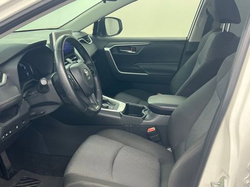 Used 2025 Toyota RAV4 XLE w/ Convenience Package image 9