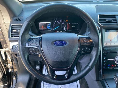 Used 2018 Ford Explorer Limited image 13