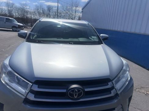 Used 2019 Toyota Highlander XLE image 3