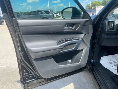 Used 2025 Nissan Pathfinder SL AWD/4WD image 20