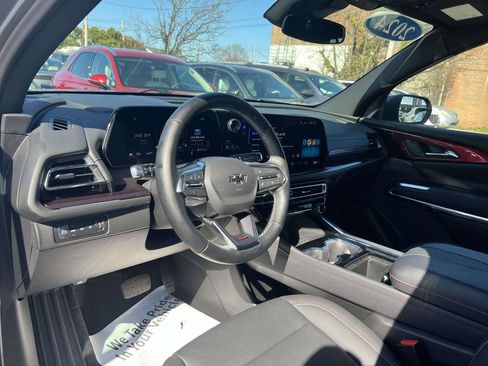 Used 2024 Chevrolet Traverse Z71 AWD/4WD image 19
